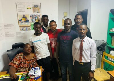 Photo -Jacqueline e les jeunes -Ligue des pro de Kennedy 2 Daloa- Maracana( 23 Aout 2025)